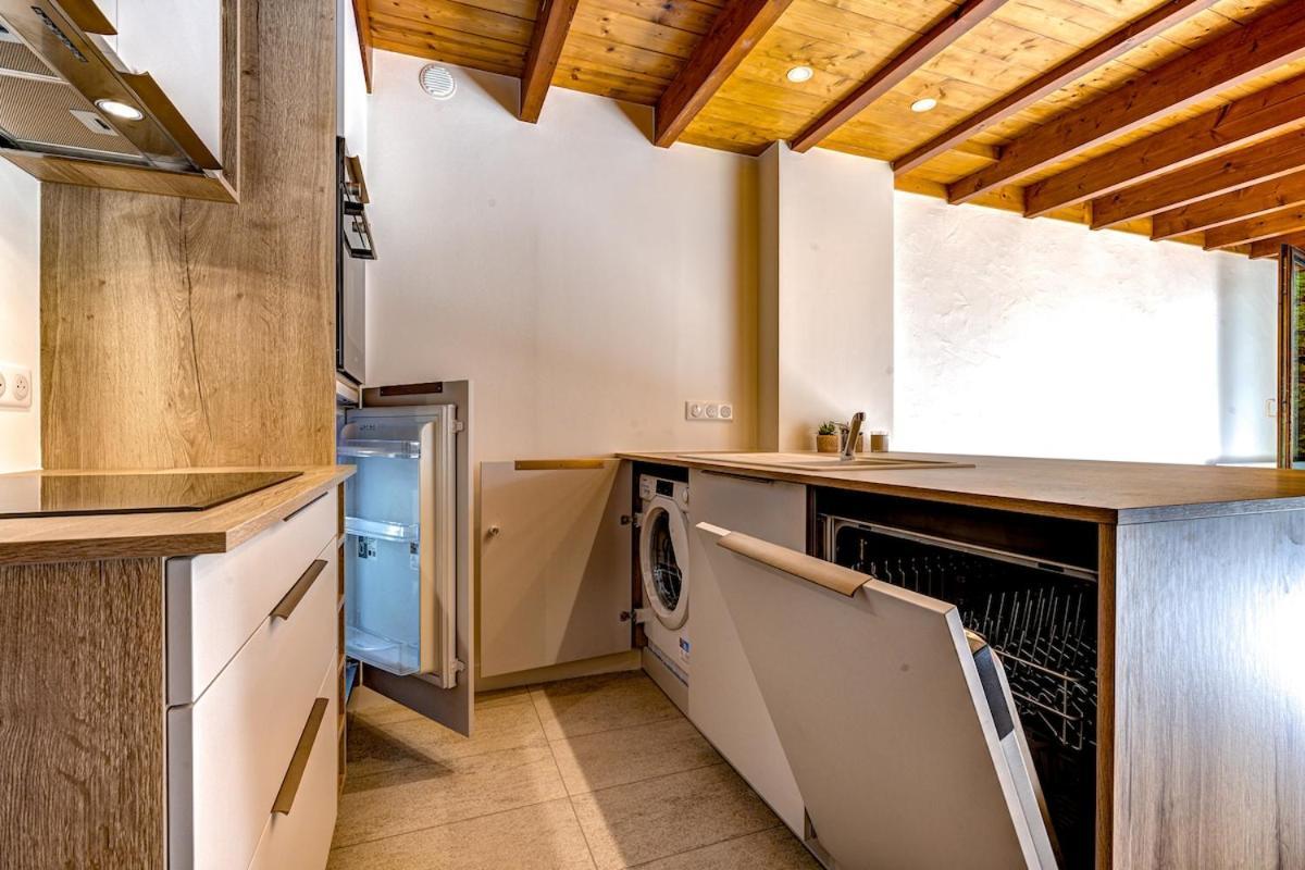 Centre - Sophisticated 2-bedroom Duplex Apartment