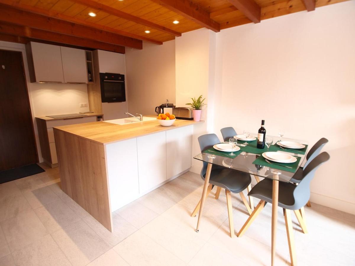 Centre - Sophisticated 2-bedroom Duplex *