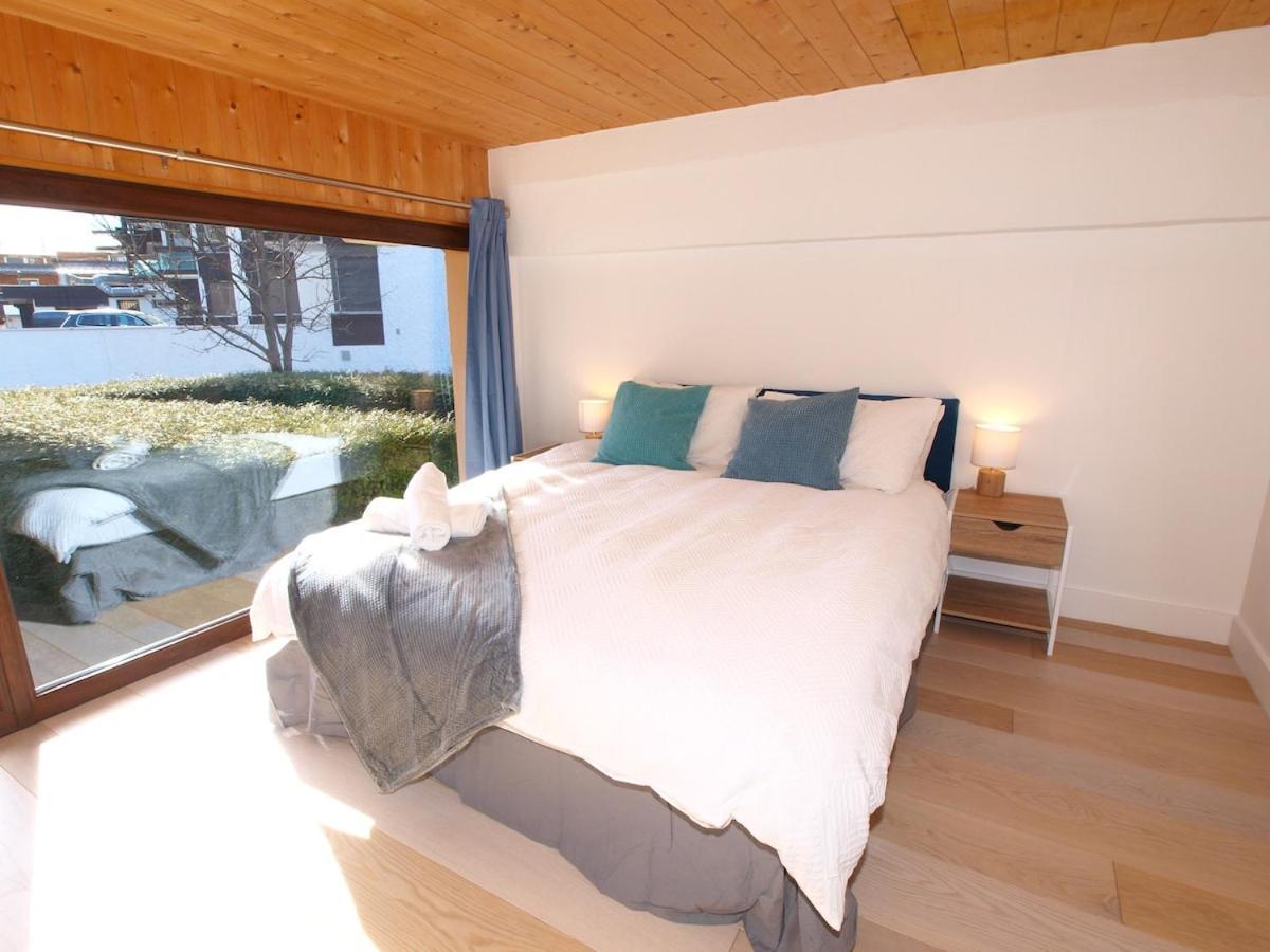 Centre - Sophisticated 2-bedroom Duplex Apartment