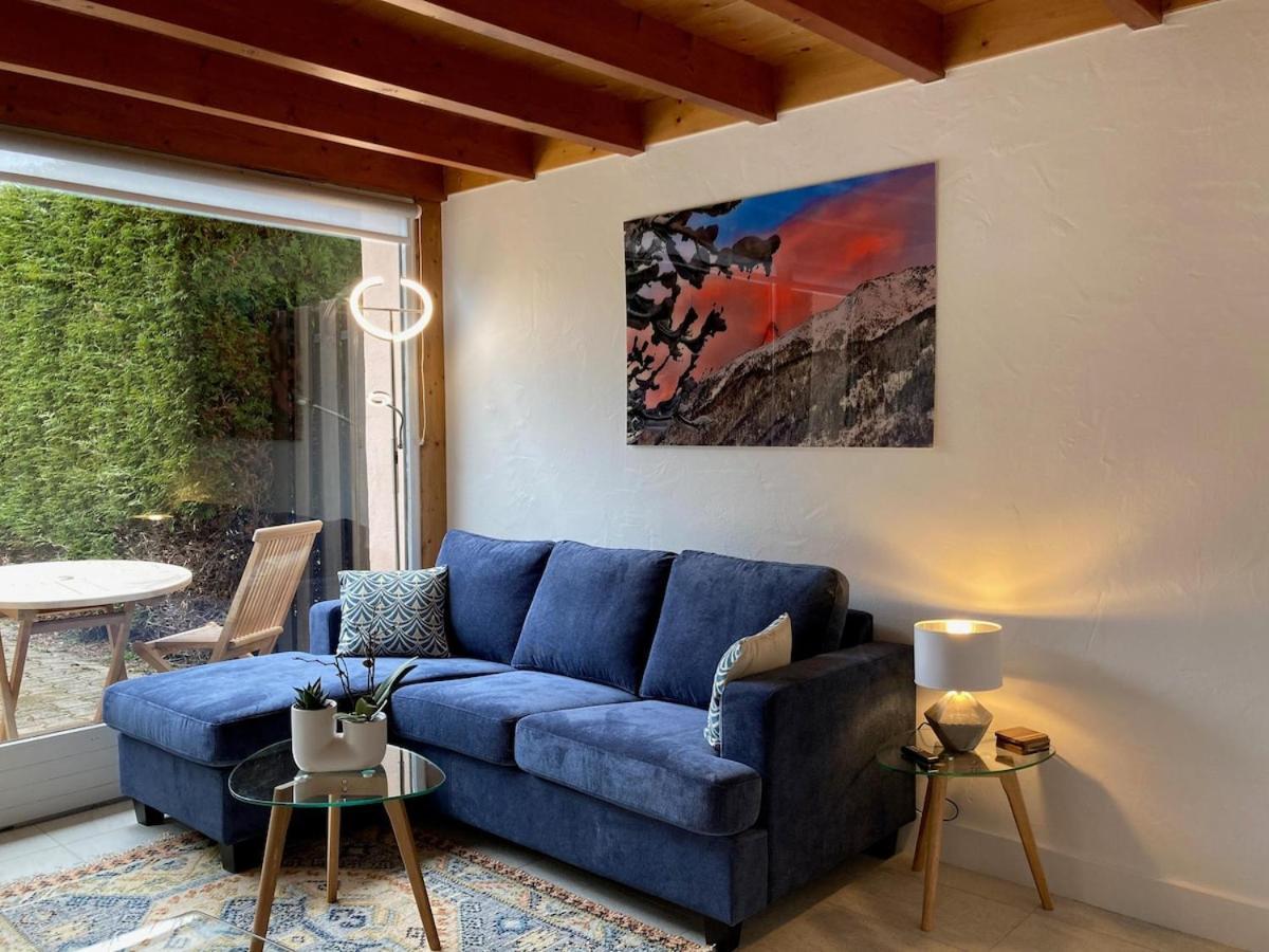 Centre - Sophisticated 2-bedroom Duplex Apartment *