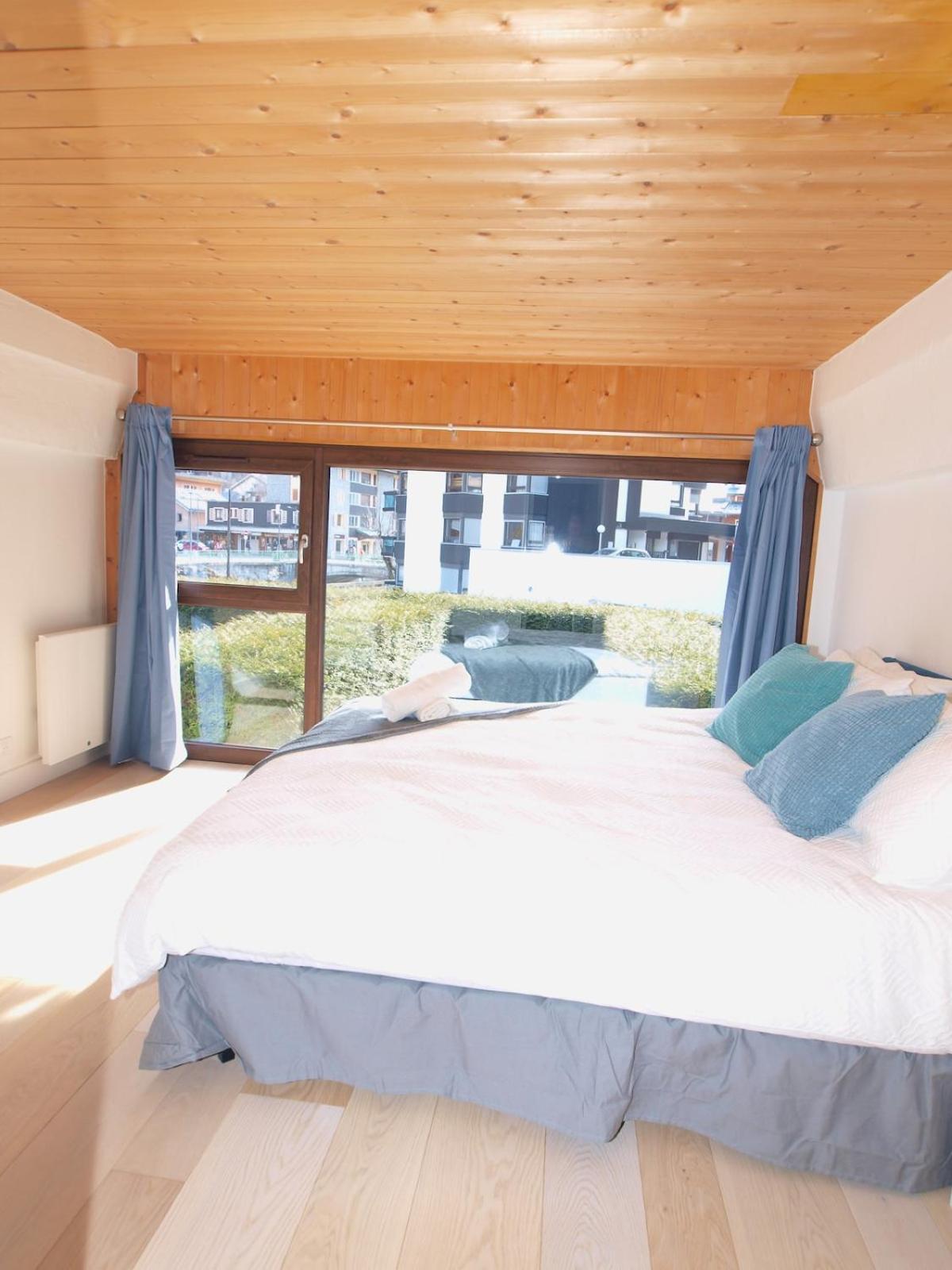 Apartment Centre - Sophisticated 2-bedroom Duplex *